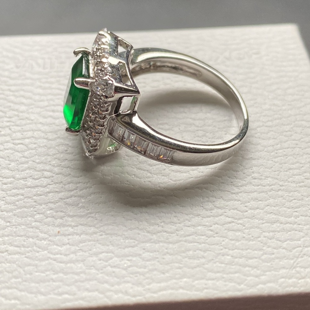 925 Silver Emerald & Crystal Ring - Picture 4 of 5